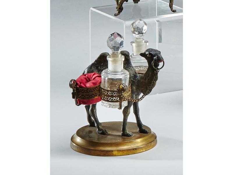 ELEGANTE MONTURE DE FLACONS A PARFUM en plomb...