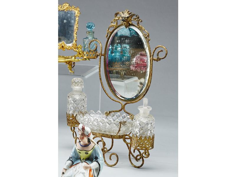 MONTURE DE FLACONS DE PARFUM ET MIROIR de...