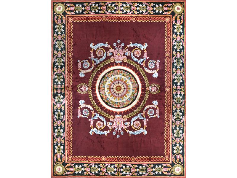 GRAND TAPIS en laine épaisse à fond lie-de-vin...