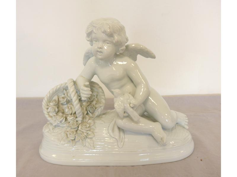 ANGELOT A LA COLOMBE et panier de fleurs...