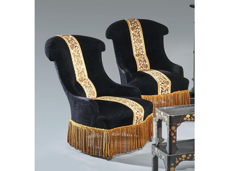 PAIRE DE CHAISES CHAUFFEUSES à dossier gondole,...