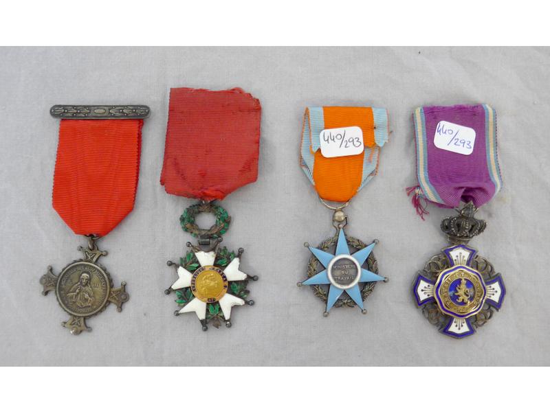 LOT DE QUATRE MEDAILLES militaires.