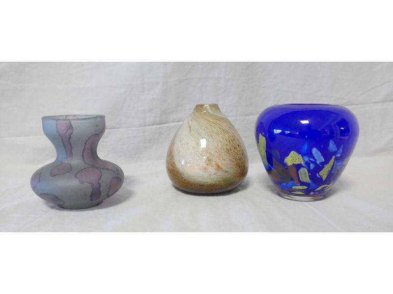 PETIT VASE tulipe en verre bleu et violet....