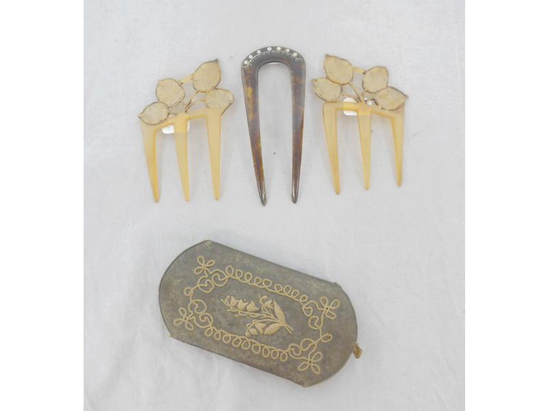 TROIS PEIGNES en corne, écaille et strass....