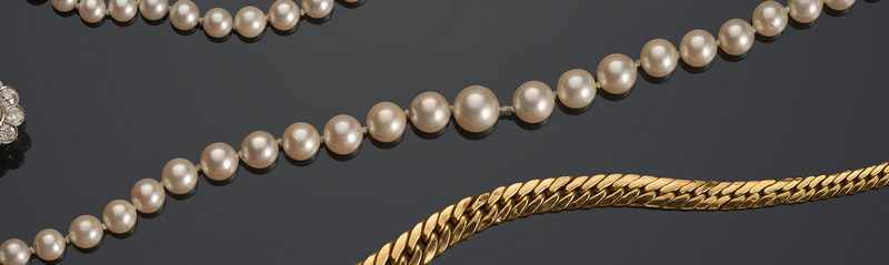 COLLIER DE PERLES de culture en chute (certaines...