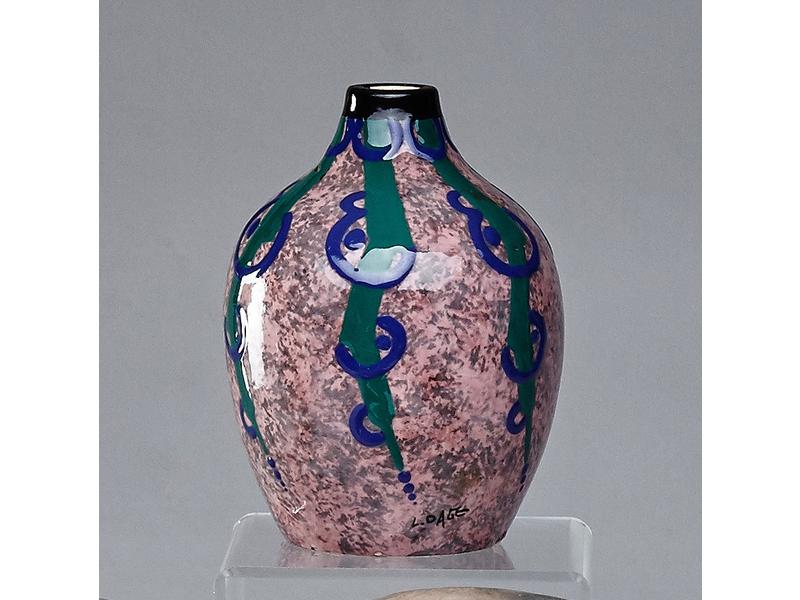 VASE en faïence de forme bouteille à fond...