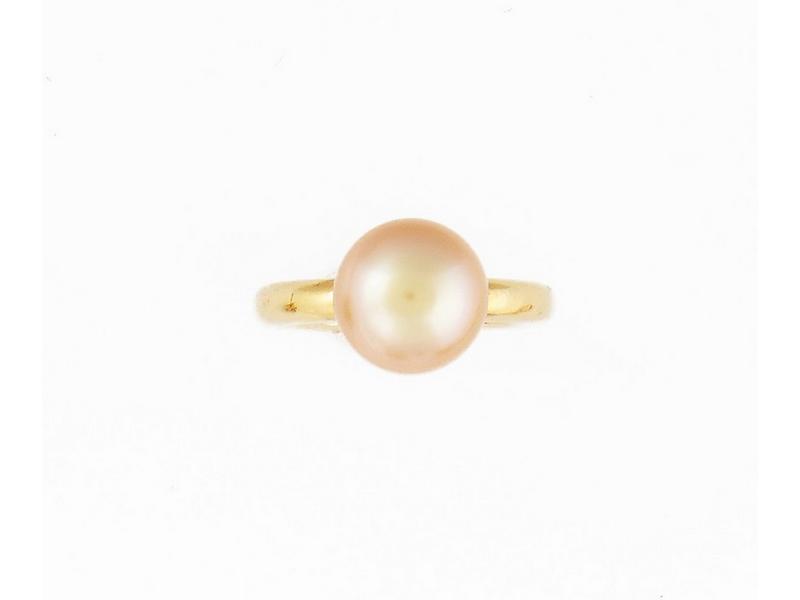 BAGUE en or jaune sertie d'une perle de culture...