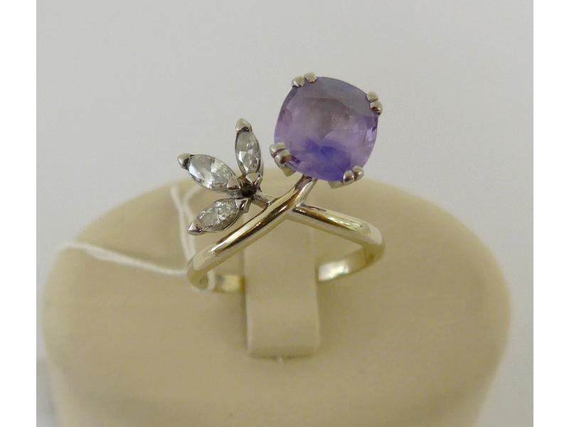 BAGUE en or blanc sertie d'une améthyste...