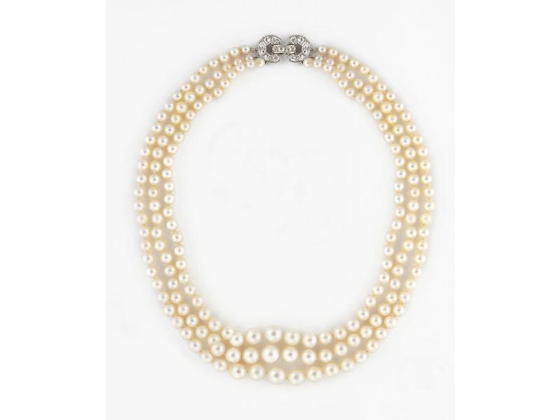 COLLIER à trois rangs de perles de culture...