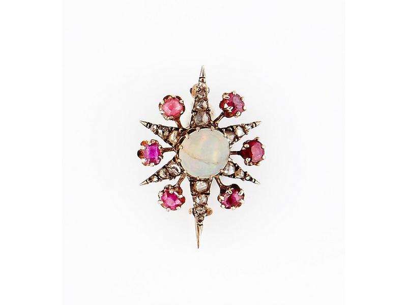 BROCHE étoile en or jaune et argent ornée...