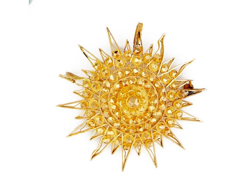 BROCHE en or jaune (750) de forme soleil....