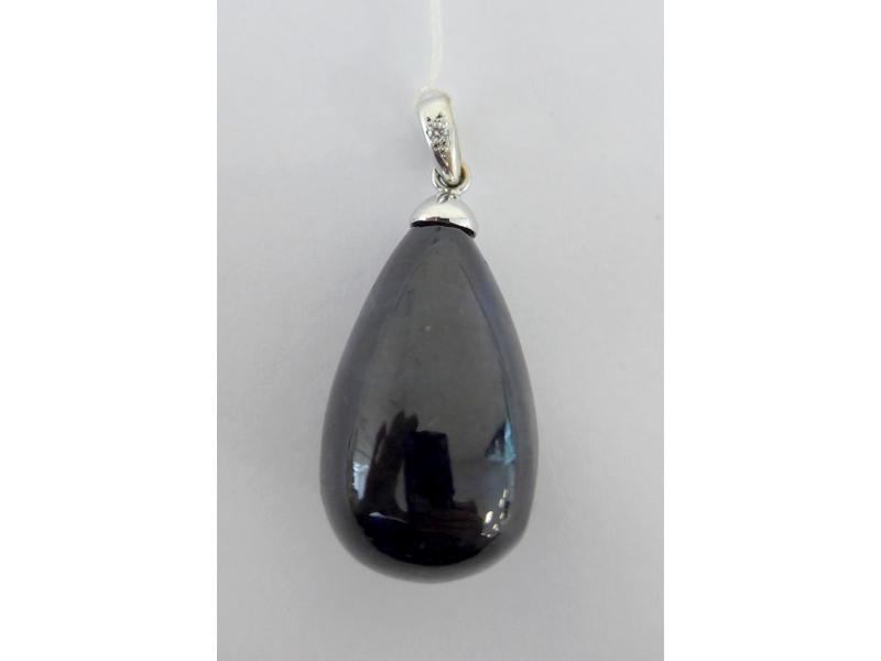 PENDENTIF en goute monture en or blanc avec...