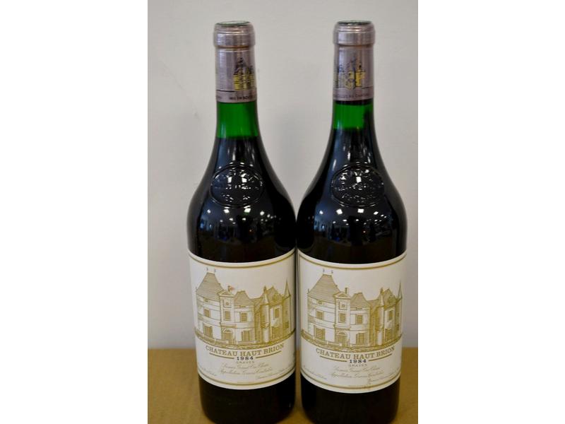 2 Blles CH. HAUT-BRION Graves 1er GCC 19...