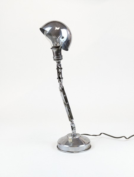 LAMPE de style moderniste en métal chromé...