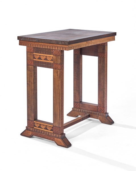PETITE TABLE VOLANTE de forme rectangulaire...