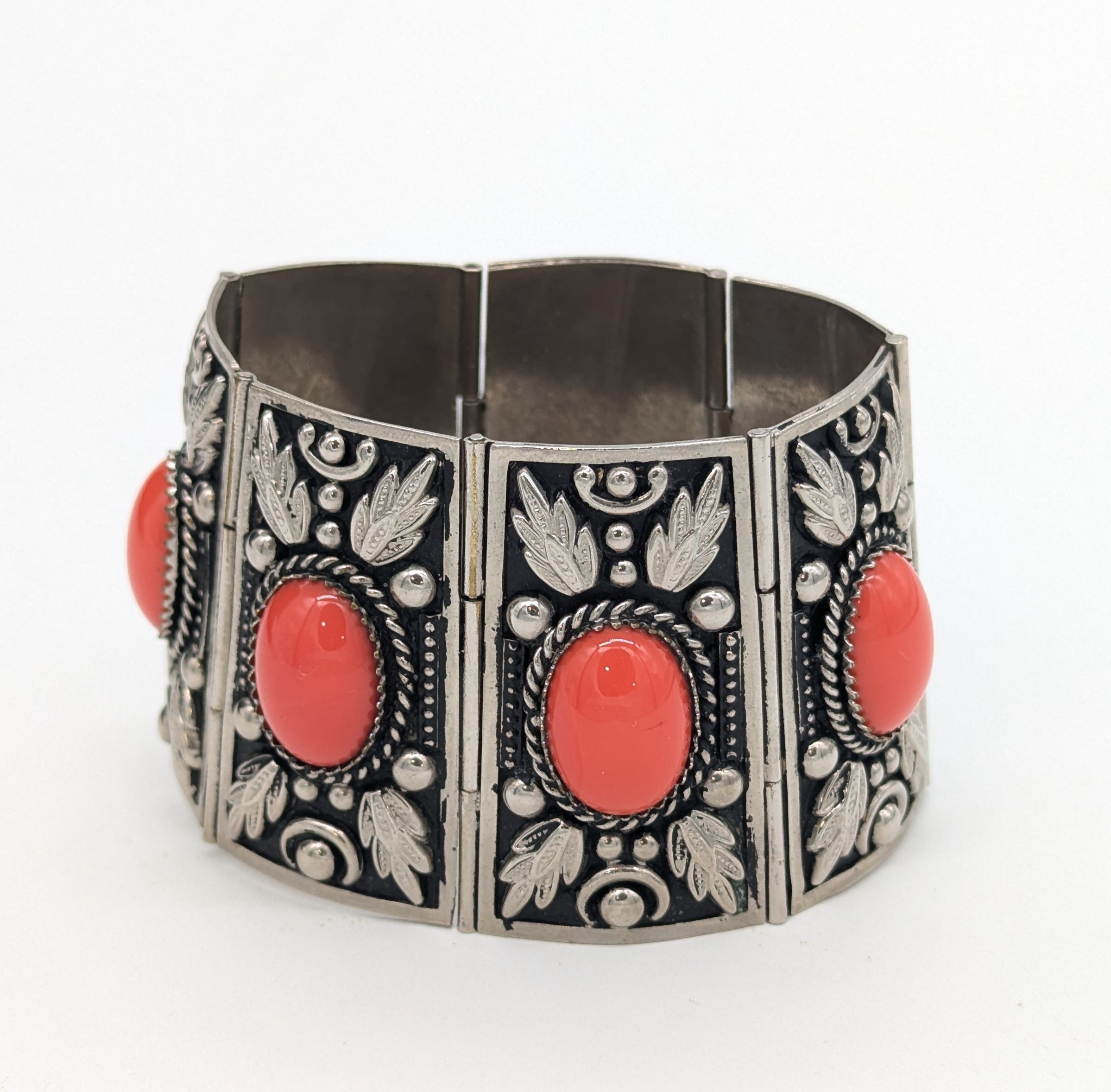 BRACELET MANCHETTE en métal argenté à décor...