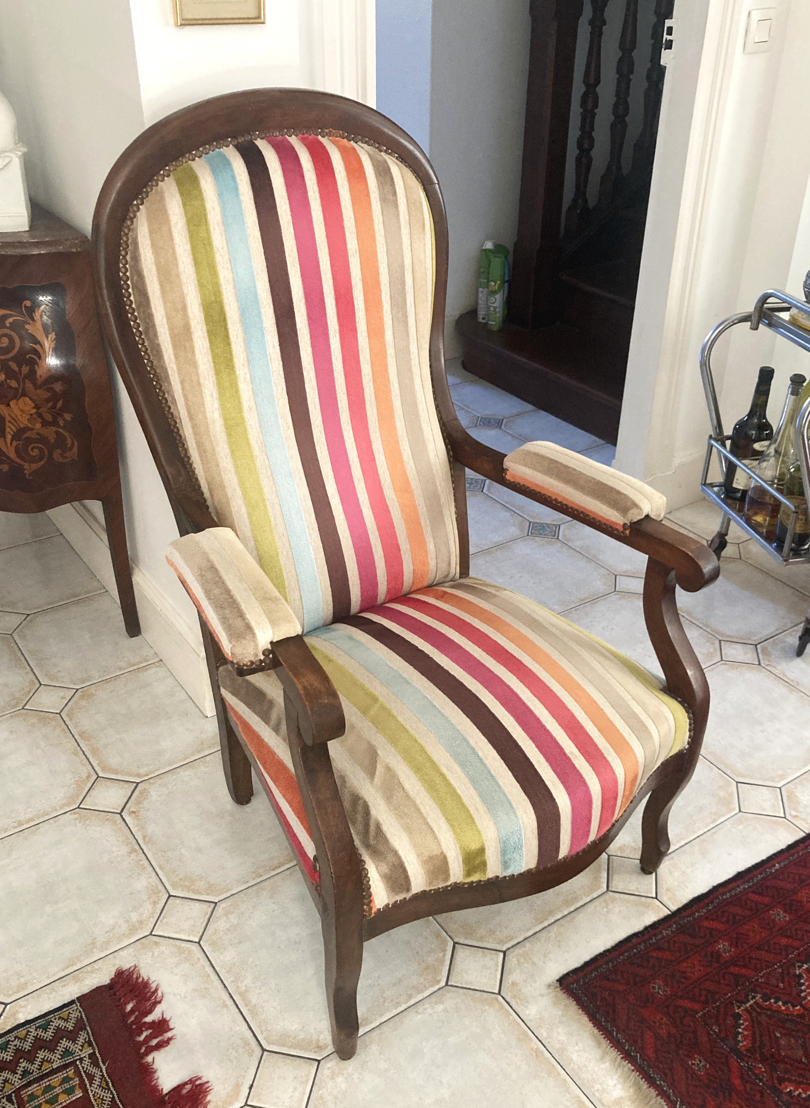 PAIRE DE FAUTEUILS VOLTAIRE en bois teinté...