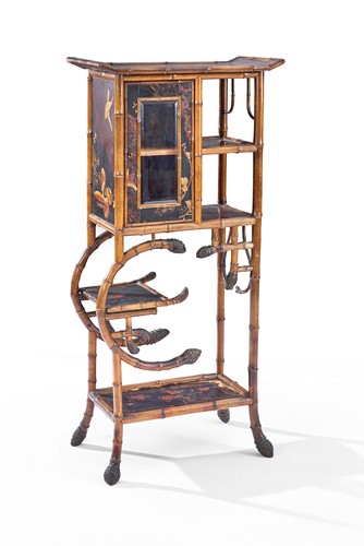 PETIT CABINET en bambou teinté à décor en...