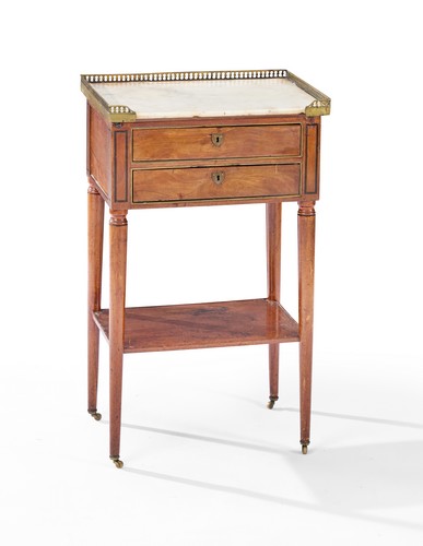 TABLE DE CHEVET en acajou et placage d'acajou...