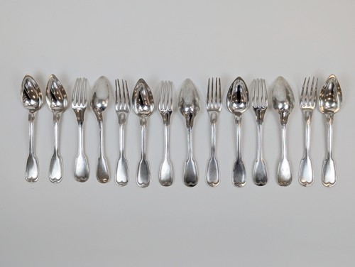 SIX COUVERTS en argent modèle à filet, chiffré...