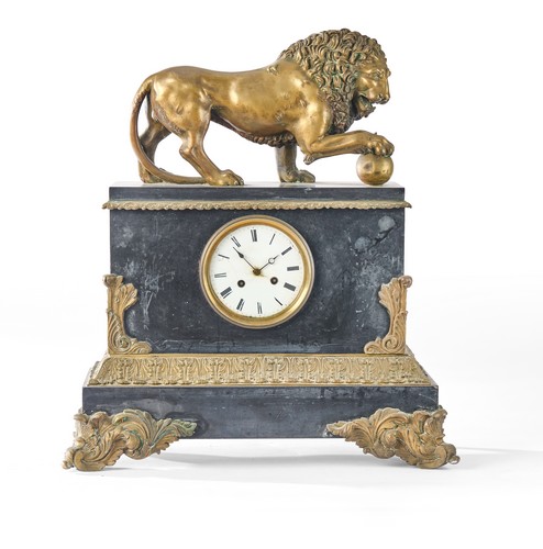 PENDULE dite au Lion Médicis en bronze et...