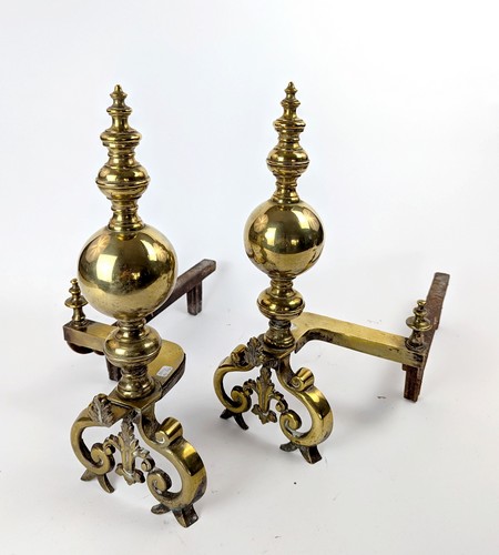 PAIRE DE CHENETS en bronze et laiton doré...