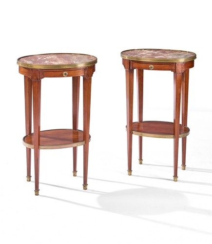 PAIRE DE TABLES D'APPOINT ou DE CHEVET ovales,...