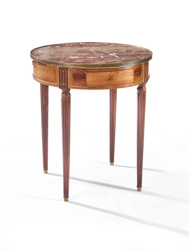 TABLE BOUILLOTTE en acajou et placage d'acajou,...