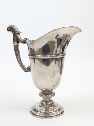 AIGUIÈRE CASQUE en bronze argenté, corps...