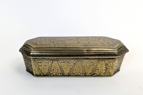 BOÎTE A RACINES ou TABATIÈRE, rectangulaire...