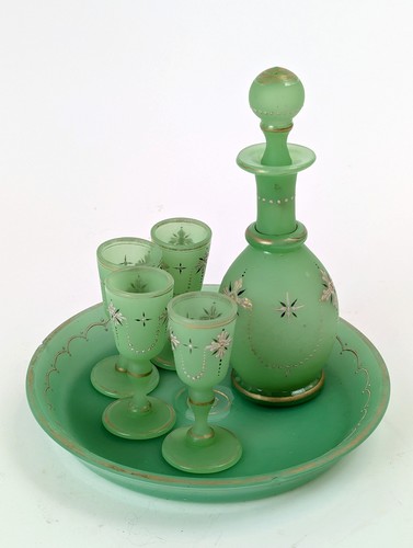 PETIT SERVICE A LIQUEUR en opaline verte...