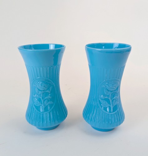PAIRE DE VASES balustres à panse renflée...