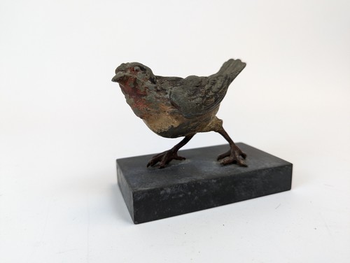 Moineau en plomb peint polychrome sur une...