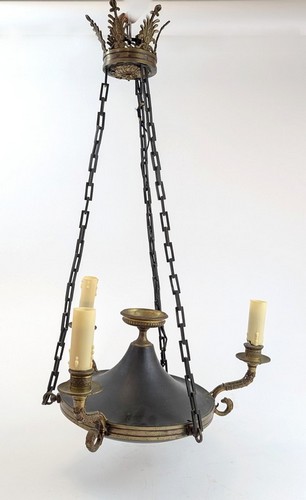 SUSPENSION en cassolette, en bronze et laiton...