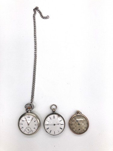 TROIS MONTRES DE POCHE :