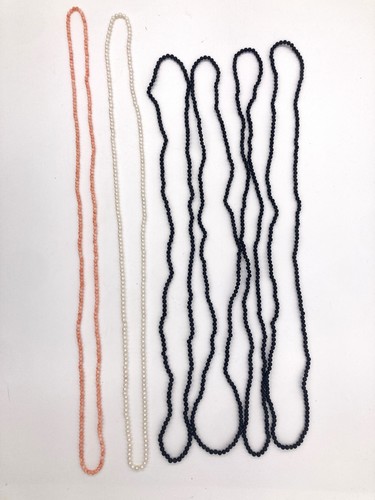 TROIS COLLIERS SAUTOIRS, l'un en perles de...