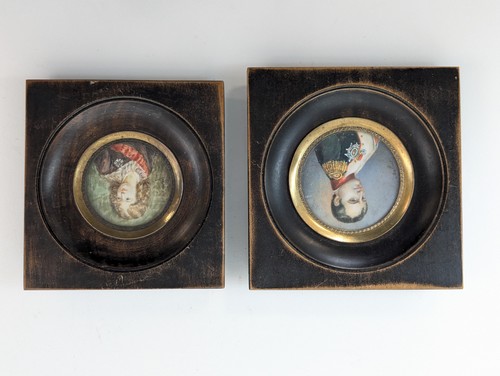 DEUX MINIATURES rondes représentant Napoléon...