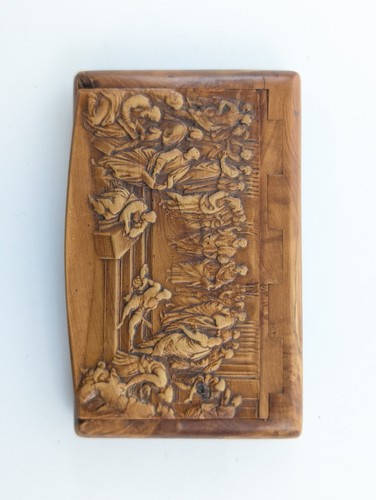 TABATIERE en bois sculpté à décor de l'École...