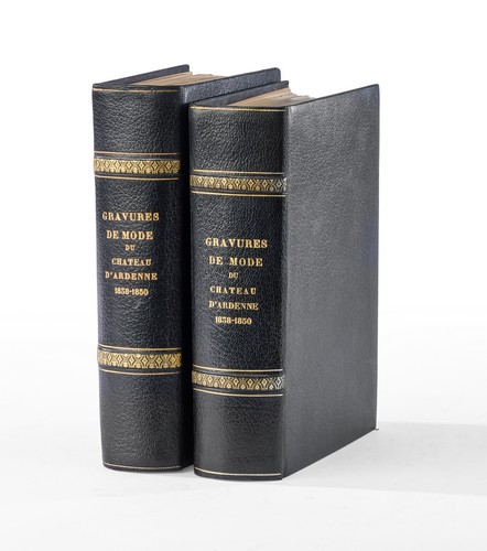 [MODE] - DEUX VOLUMES reliés en cuir noir,...