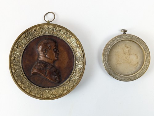 [NAPOLEON] - DEUX MEDAILLONS représentant...