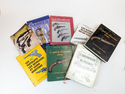 Ensemble de documentation dont « Les revolvers...