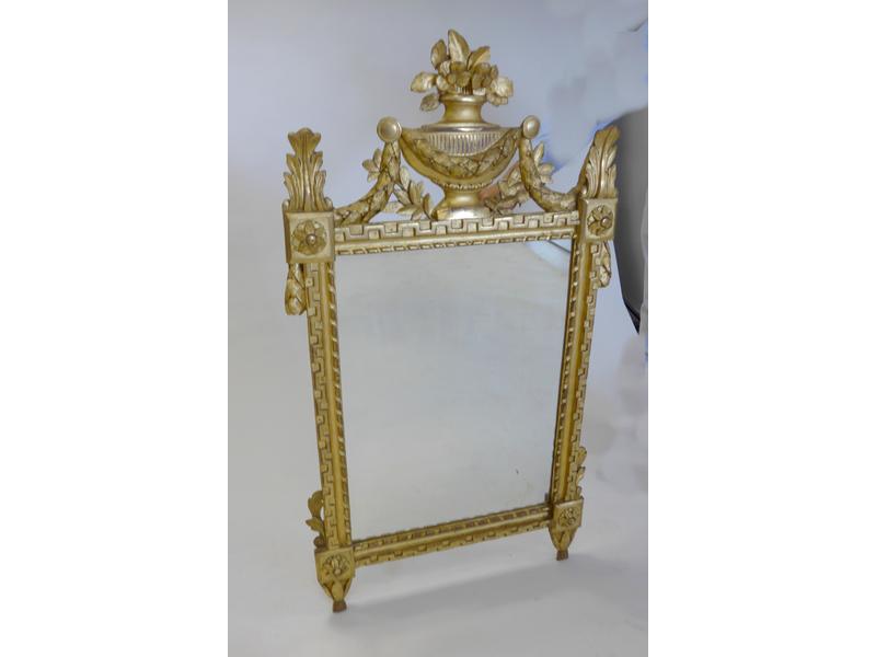 MIROIR rectangulaire dans un cadre en bois...