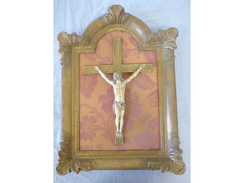 CHRIST en ivoire sculpté
