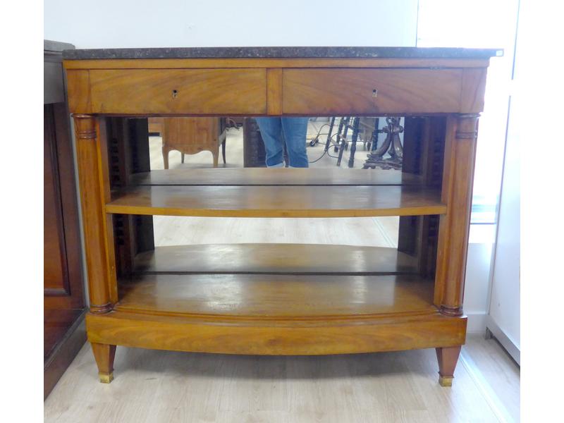 MEUBLE à hauteur d'appui formant bibliothèque...