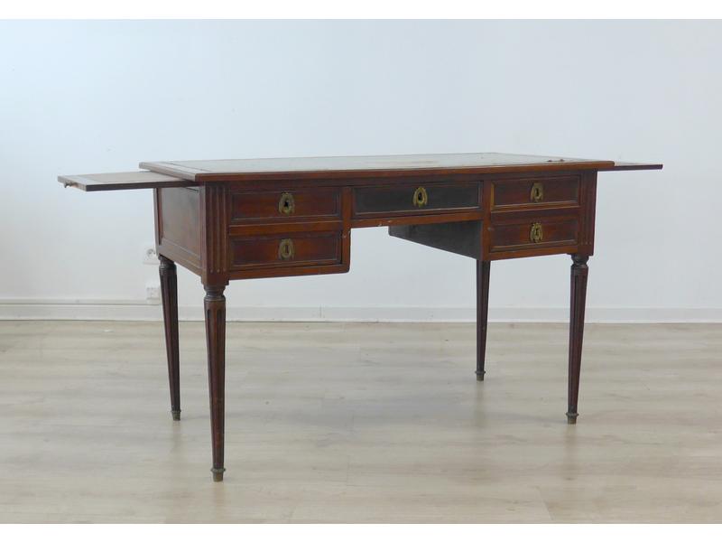 PETIT BUREAU à caissons en acajou et placage...