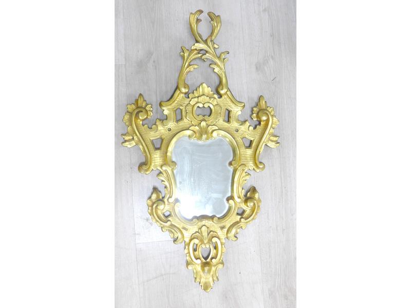 MIROIR de forme chantournée dans un cadre...