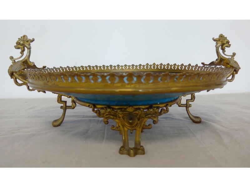 COUPE ronde en émaux cloisonné à décor de...