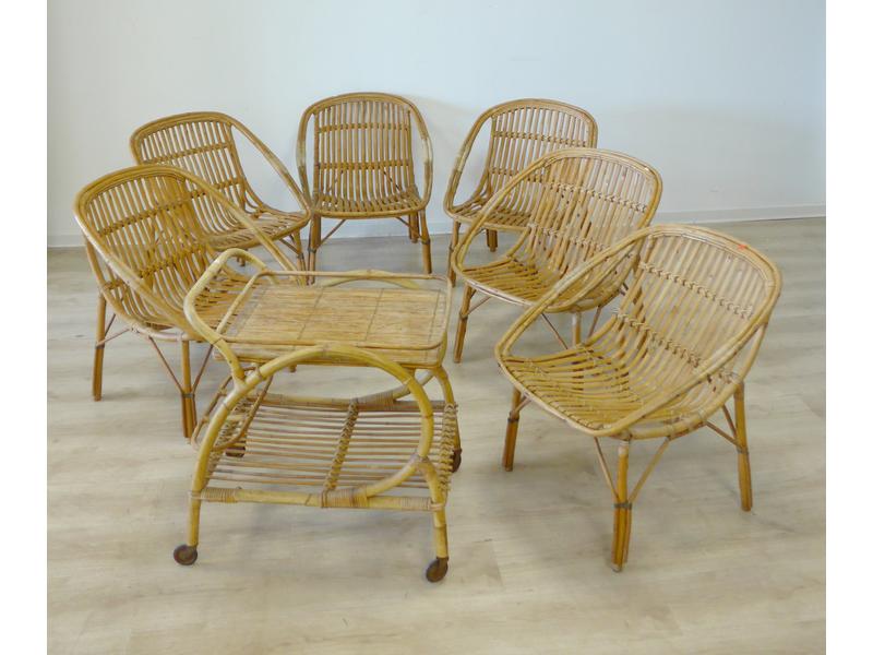 SALON en rotin comprenant SIX FAUTEUILS gondoles...