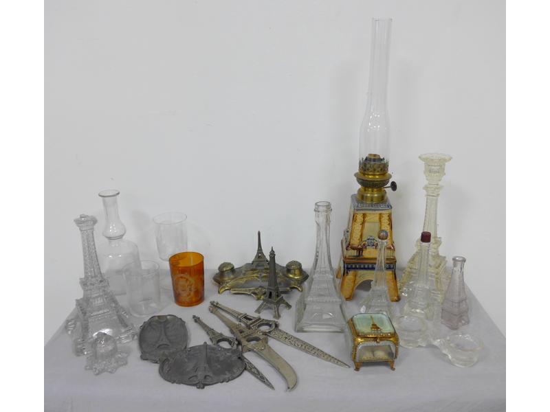 LA TOUR EIFFEL : collection de 19 objets...