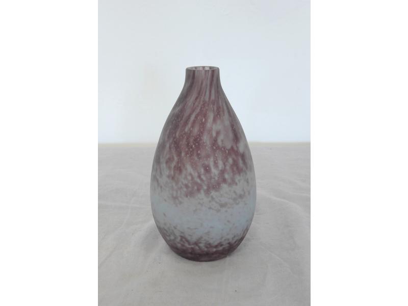 PETIT VASE ovoïde en pate de verre teinté...